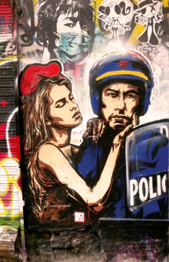 la democratie disparue , bienvenue en DEMOCRATURE
pochoir, stencil, street-art, art urbain interpellation du public dans la rue sur la question des libertés