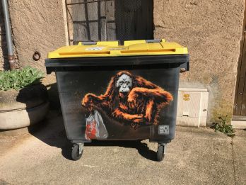 street-art, pochoir, stencil, affiche, graffiti,
peinture sur poubelle de RNST lors du confinement pendant la crise du CORONAVIRUS peinture sur poubelle de RNST lors du confinement pendant la crise du CORONAVIRUS