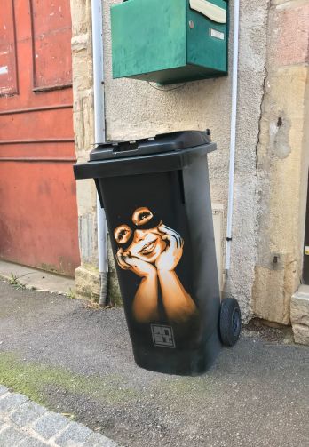 street-art, pochoir, stencil, affiche, graffiti,
peinture sur poubelle de RNST lors du confinement pendant la crise du CORONAVIRUS confinement créatif de RNST lors de la crise du coronavirus